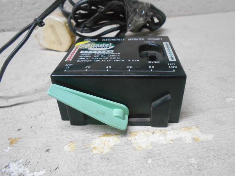 HO SCALE - MODEL POWER - CONTROLLER / TRANSFORMER