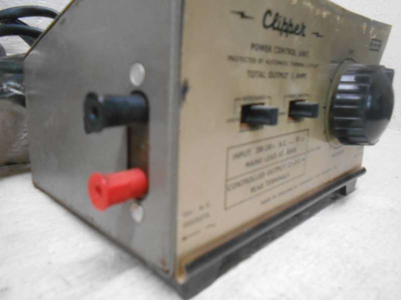 HO SCALE - H AND M - CONTROLLER / TRANSFORMER