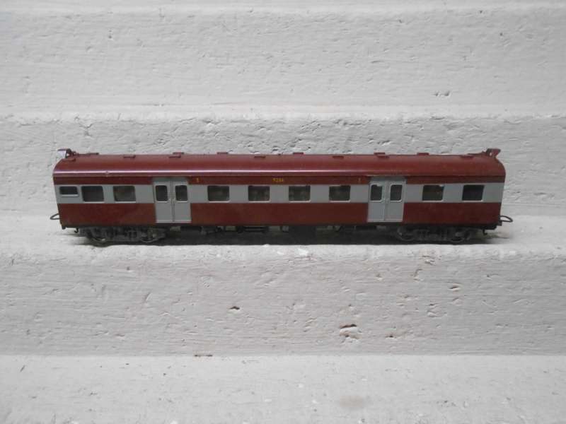 HO SCALE - LIMA - SAR - 3RD CLASS SUBURBAN COACH