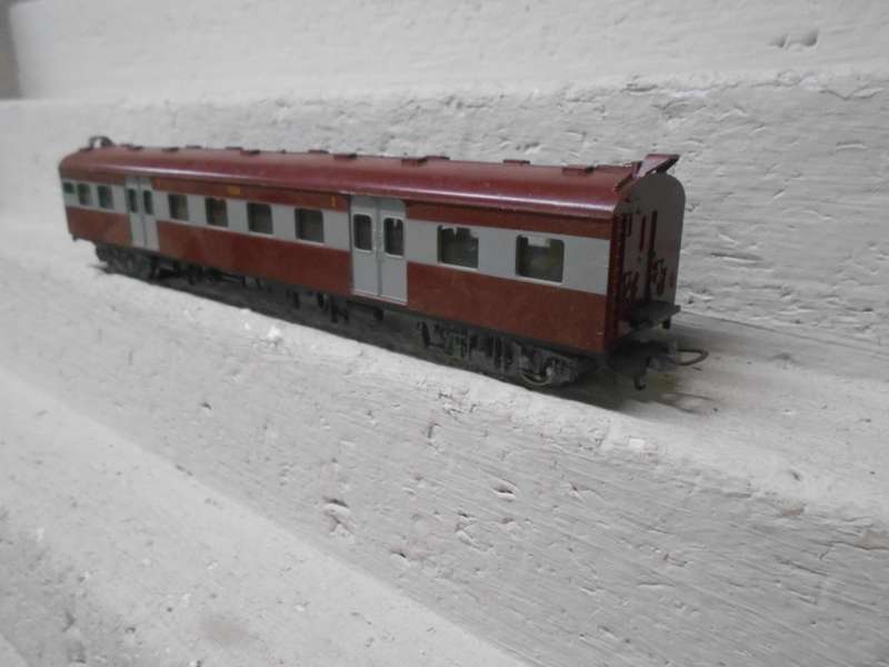 HO SCALE - LIMA - SAR - 3RD CLASS SUBURBAN COACH