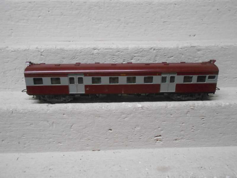 HO SCALE - LIMA - SAR - 1ST CLASS SUBURBAN COACH