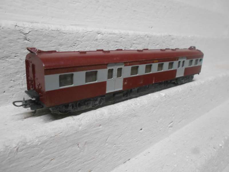 HO SCALE - LIMA - SAR - 1ST CLASS SUBURBAN COACH