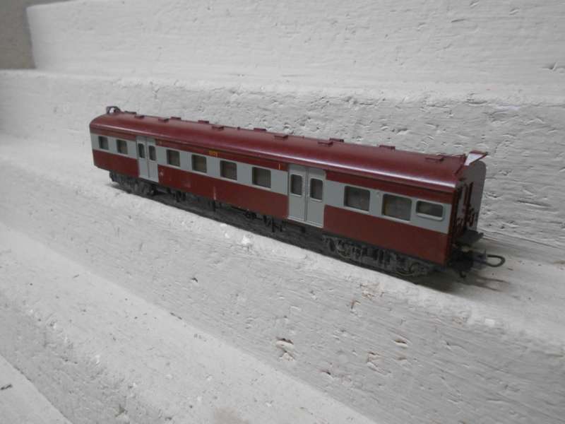 HO SCALE - LIMA - SAR - 1ST CLASS SUBURBAN COACH