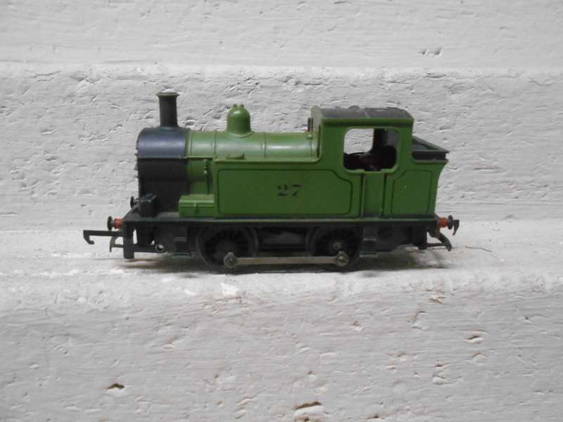 OO SCALE - TRIANG - 0-4-0 STEAM LOCOMOTIVE