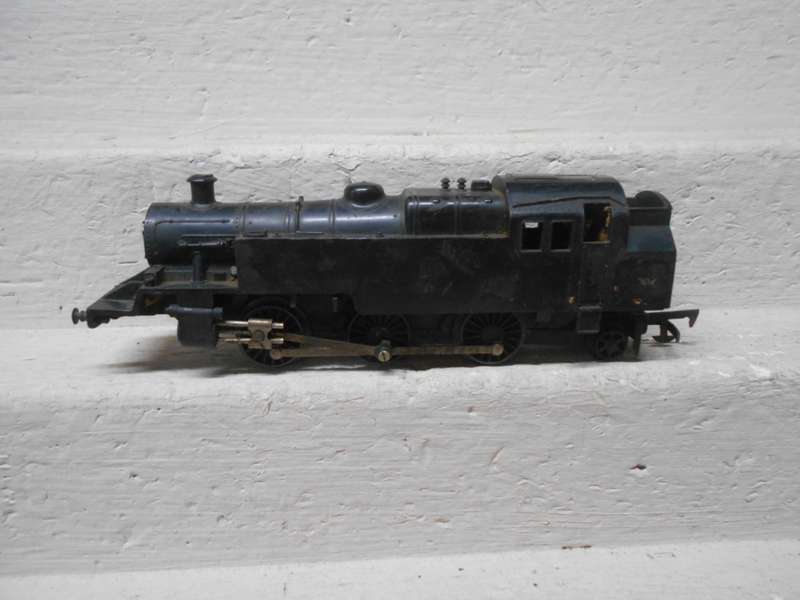OO SCALE - TRIANG - 2-6-2 STEAM LOCOMOTIVE