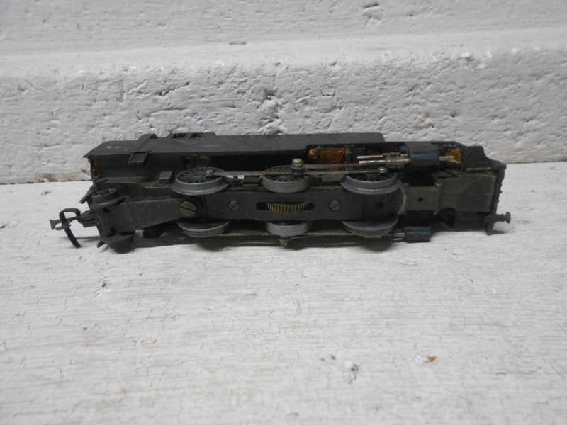 OO SCALE - TRIANG - 2-6-2 STEAM LOCOMOTIVE