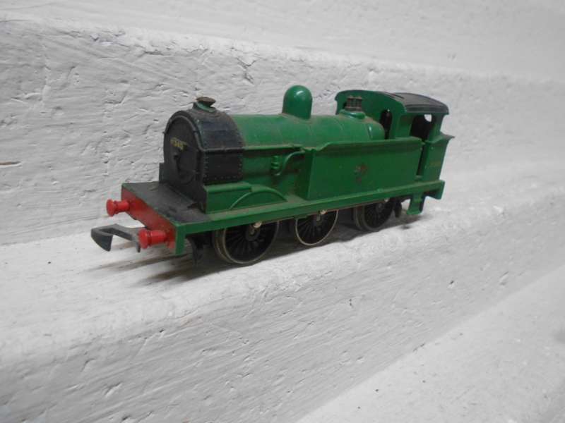 OO SCALE - HORNBY DUBLO - 0-6-0 STEAM LOCOMOTIVE - TWO RAIL