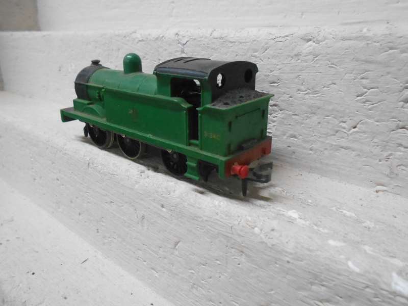 OO SCALE - HORNBY DUBLO - 0-6-0 STEAM LOCOMOTIVE - TWO RAIL