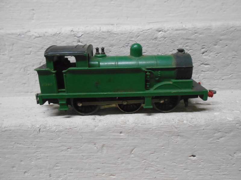 OO SCALE - HORNBY DUBLO - 0-6-0 STEAM LOCOMOTIVE - TWO RAIL