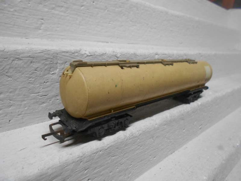 OO SCALE - TRIANG - LONG TANKER WAGON