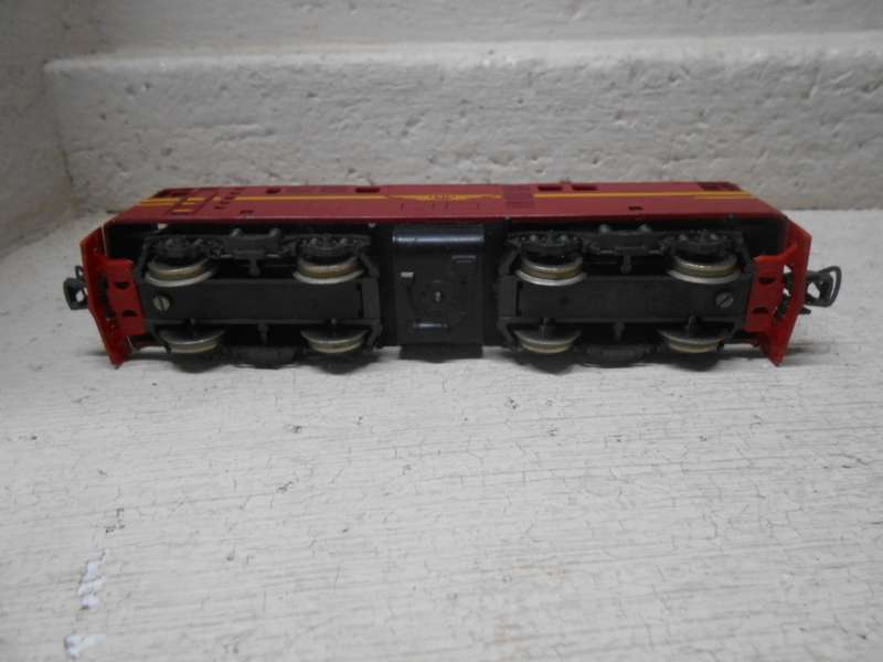 HO SCALE - LIMA - SAR - RED 5E DUMMY LOCOMOTIVE