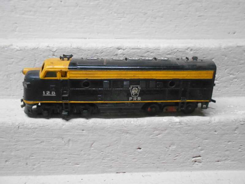 HO SCALE - MANTUA - PRR F7 DIESEL LOCOMOTIVE