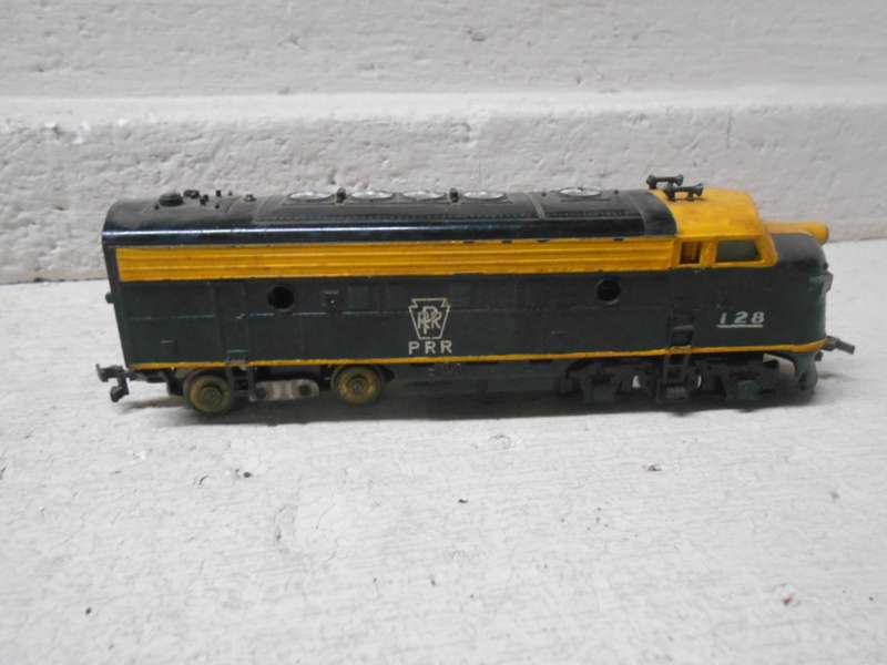 HO SCALE - MANTUA - PRR F7 DIESEL LOCOMOTIVE