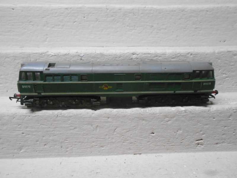 OO SCALE - TRIANG - BRITISH RAILWAY - DIESEL LOCMOTIVE