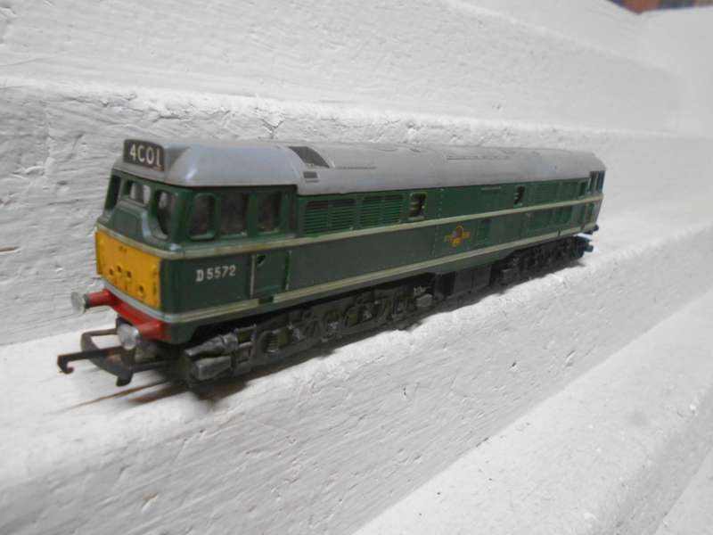 OO SCALE - TRIANG - BRITISH RAILWAY - DIESEL LOCMOTIVE