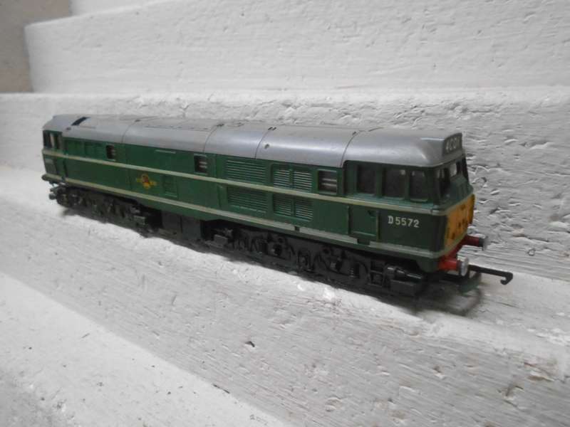 OO SCALE - TRIANG - BRITISH RAILWAY - DIESEL LOCMOTIVE