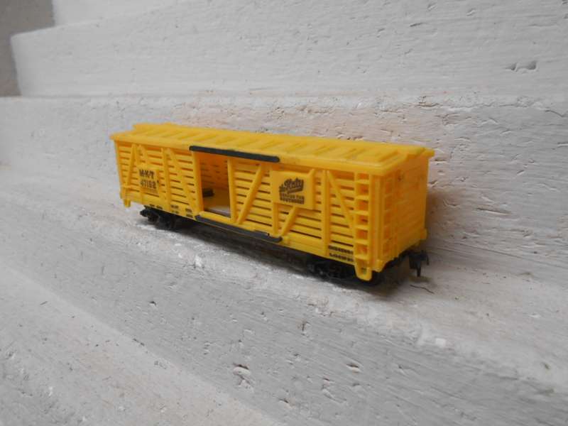 HO SCALE -  41 FT MKT - CATTLE CAR WAGON