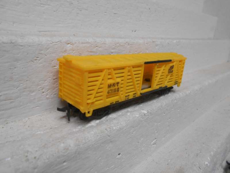HO SCALE -  41 FT MKT - CATTLE CAR WAGON
