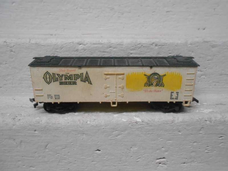 HO SCALE -  38 FT MKT - OLYMPIA BEER - BOX CAR