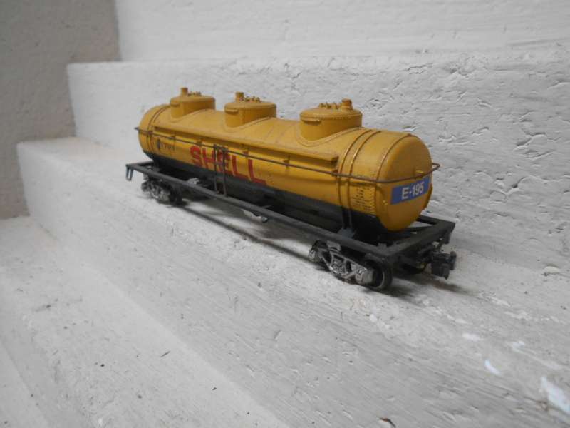 HO SCALE -  SHELL TRIPPLE DOME - TANKER WAGON