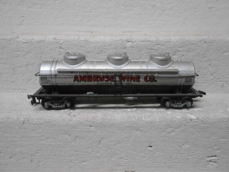 HO SCALE -  ABROSE WINE CO -  TRIPPLE DOME - TANKER WAGON