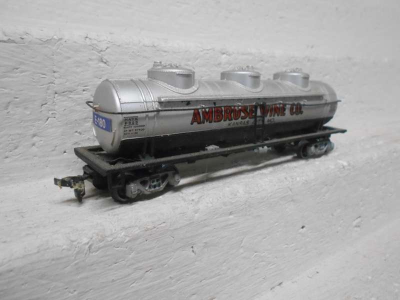 HO SCALE -  ABROSE WINE CO -  TRIPPLE DOME - TANKER WAGON