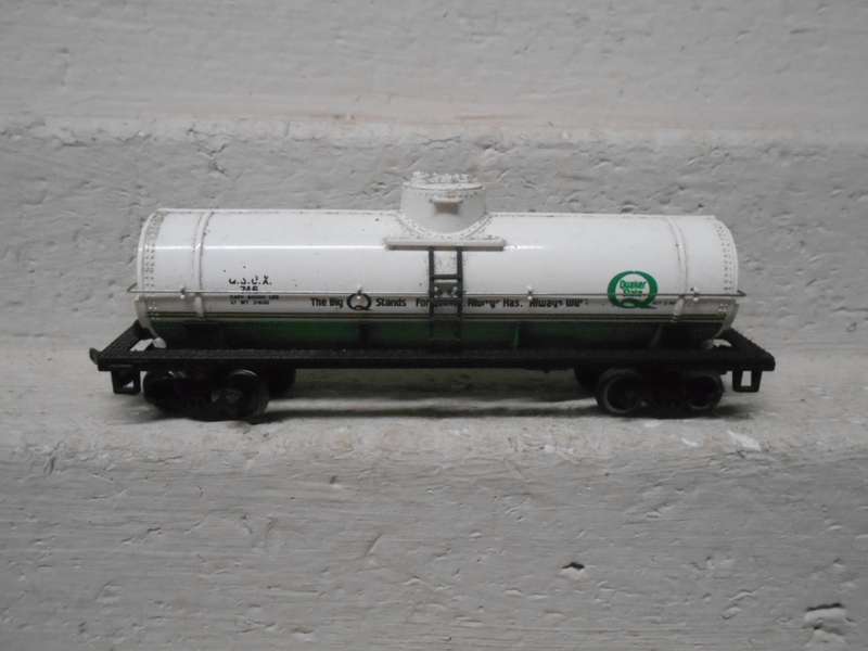 HO SCALE - QUAKER STATE SINGLE DOME - TANKER WAGON