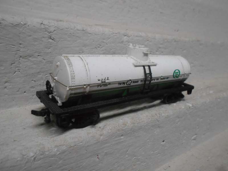 HO SCALE - QUAKER STATE SINGLE DOME - TANKER WAGON