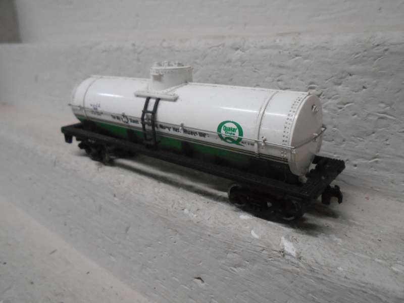 HO SCALE - QUAKER STATE SINGLE DOME - TANKER WAGON
