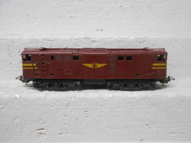 HO SCALE - LIMA - SAR - 5E BROWN - DUMMY LOCOMOTIVE