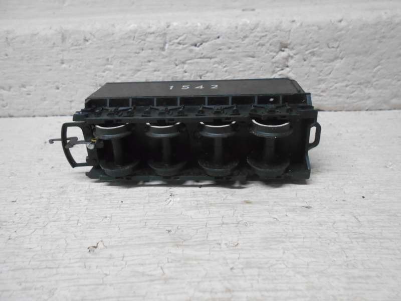 OO SCALE - HORNBY - 4-AXLE - TENDER ONLY