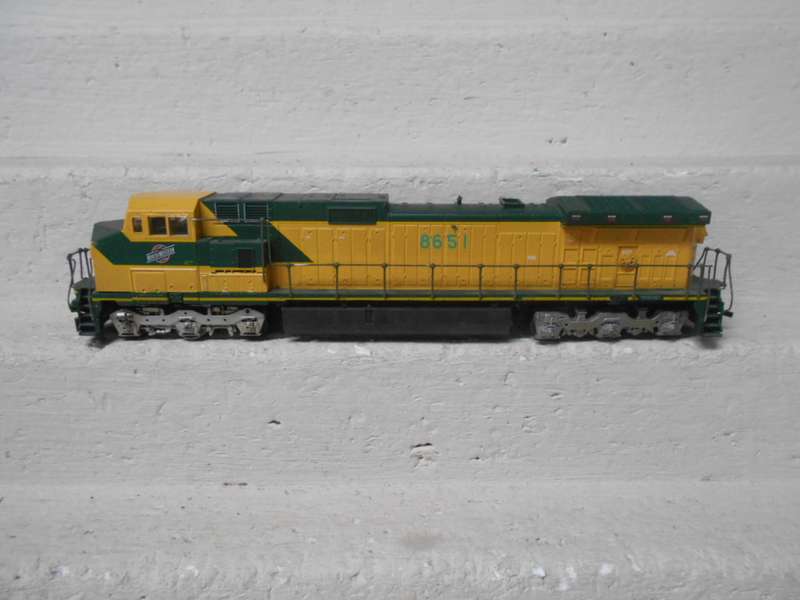 HO SCALE - ATHEARN - NORTH WESTERN - DUMMY DIESEL LOCOMOTIVE