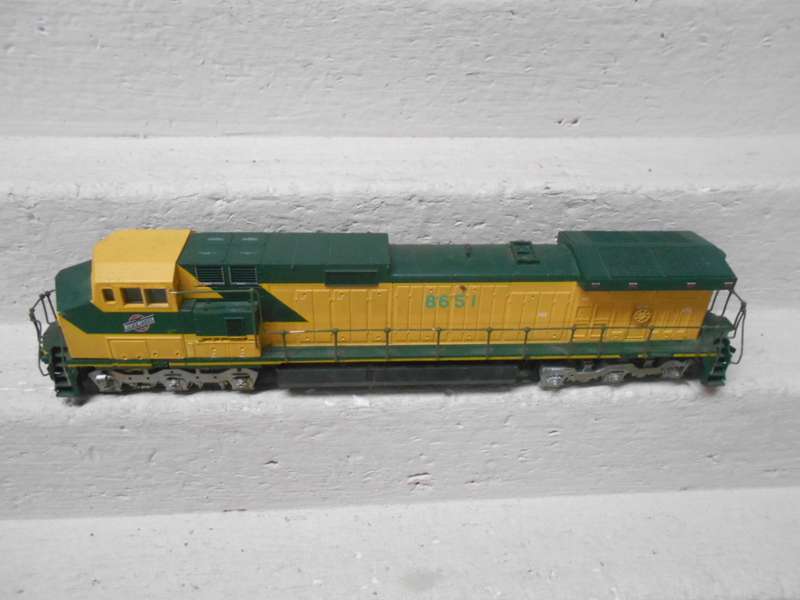 HO SCALE - ATHEARN - NORTH WESTERN - DUMMY DIESEL LOCOMOTIVE