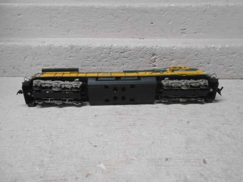 HO SCALE - ATHEARN - NORTH WESTERN - DUMMY DIESEL LOCOMOTIVE
