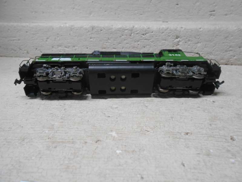 HO SCALE - ATHEARN - BURLINGTON NORTHERN - DUMMY DIESEL LOCOMOTIVE