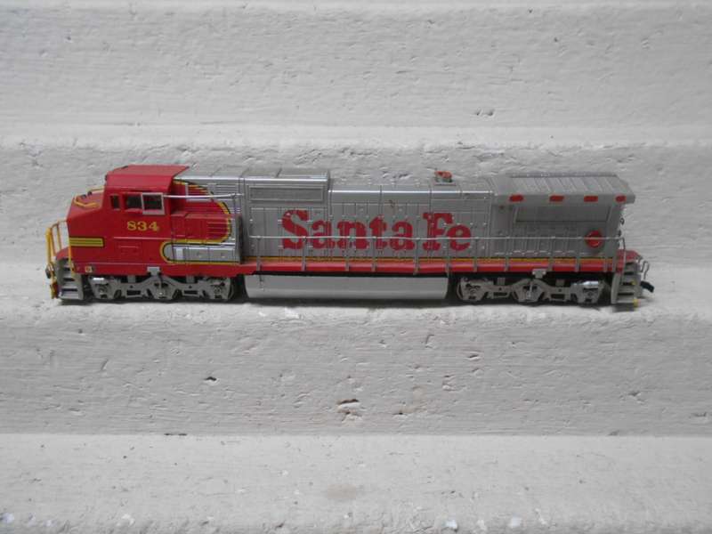 HO SCALE - SPECTRUM - GE DASH 8 - 40 CW - SANTE FE - DIESEL LOCOMOTIVE - BOXED