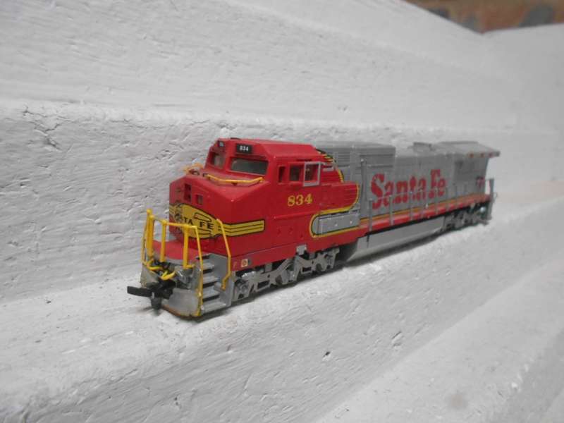 HO SCALE - SPECTRUM - GE DASH 8 - 40 CW - SANTE FE - DIESEL LOCOMOTIVE - BOXED
