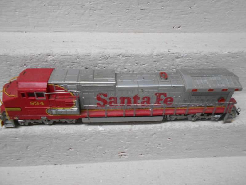 HO SCALE - SPECTRUM - GE DASH 8 - 40 CW - SANTE FE - DIESEL LOCOMOTIVE - BOXED