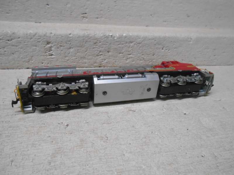 HO SCALE - SPECTRUM - GE DASH 8 - 40 CW - SANTE FE - DIESEL LOCOMOTIVE - BOXED