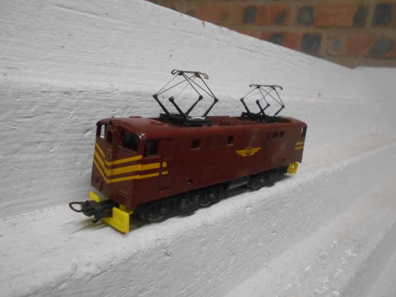HO SCALE - LIMA - BROWN - 5E DUMMY ELECTRIC LOCOMOTIVE