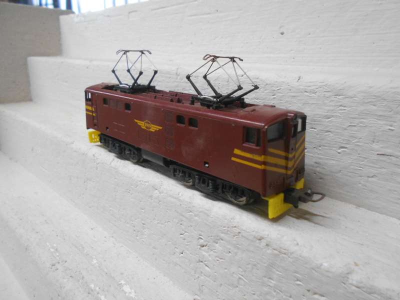 HO SCALE - LIMA - BROWN - 5E DUMMY ELECTRIC LOCOMOTIVE