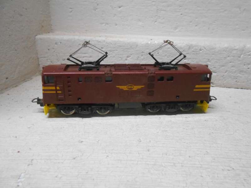 HO SCALE - LIMA - BROWN - 5E DUMMY ELECTRIC LOCOMOTIVE