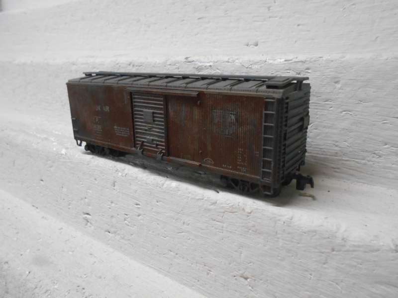 HO SCALE - ATHEARN - 41 FT - WESTERN PACIFIC - BOX CAR