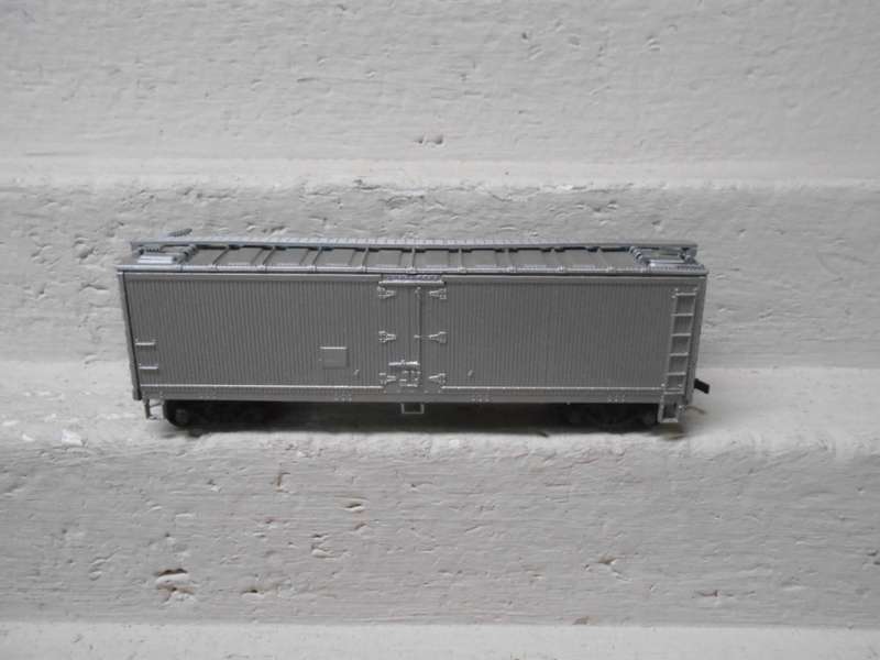 HO SCALE - ATHEARN - 41 FT - SILVER - BOX CAR