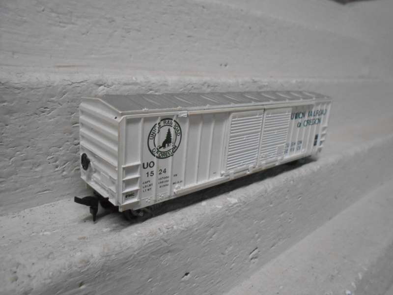 HO SCALE - ATHEARN - 51 FT - DOUBLE DOOR - UNION RAILROAD OF OREGON - BOX CAR