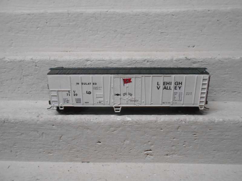 HO SCALE - LEHIGH VALLEY - 51 FT - BOX CAR