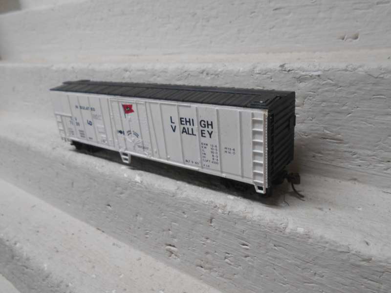 HO SCALE - LEHIGH VALLEY - 51 FT - BOX CAR