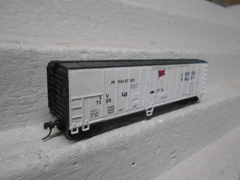 HO SCALE - LEHIGH VALLEY - 51 FT - BOX CAR