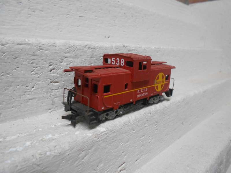HO SCALE - SANTE FE- CABOOSE