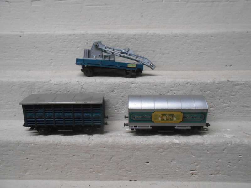 HO SCALE - NEWRAY - ENTRY LEVEL WAGONS - X3